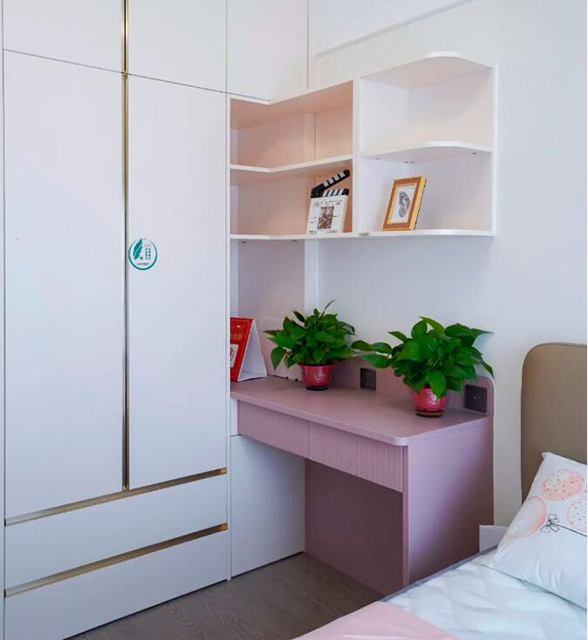 127㎡現(xiàn)代三居室，低調(diào)中散發(fā)高級感，鬧市中的寧靜雅居